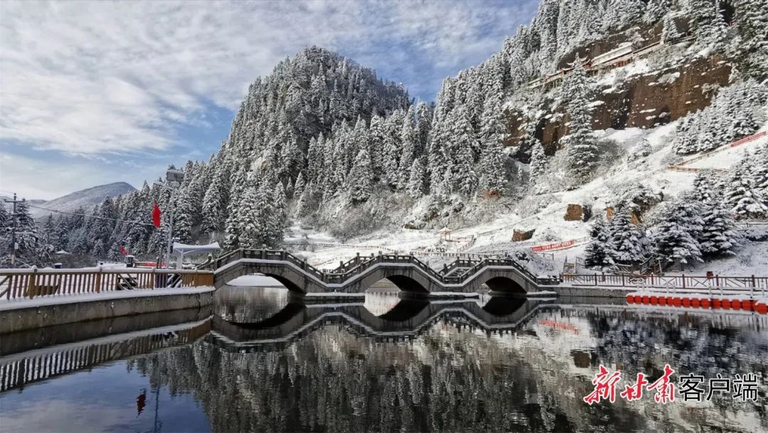 国家aaaa级旅游景区松鸣岩雪景
