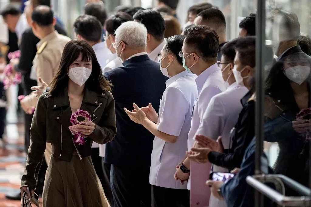 当地时间2023年1月9日,泰国曼谷,中国游客抵达素万那普国际机场。