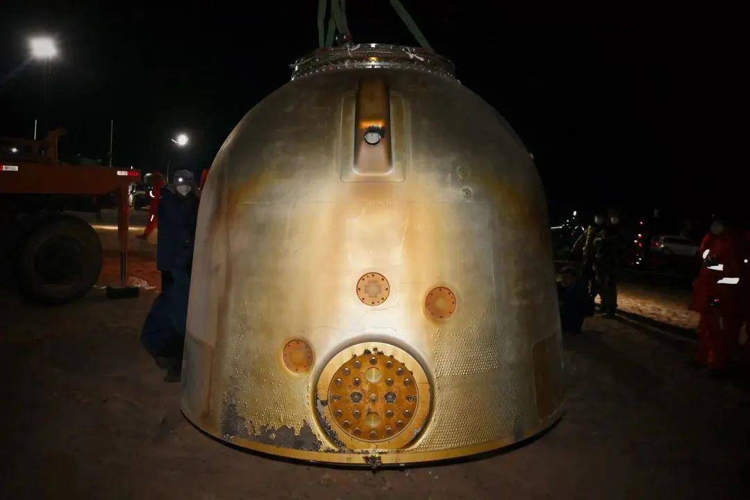 神舟十四号飞船返回舱