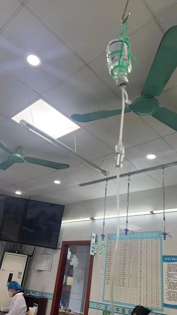 返乡潮前的小诊所,人群持续涌入|看病_新浪财经_新浪网