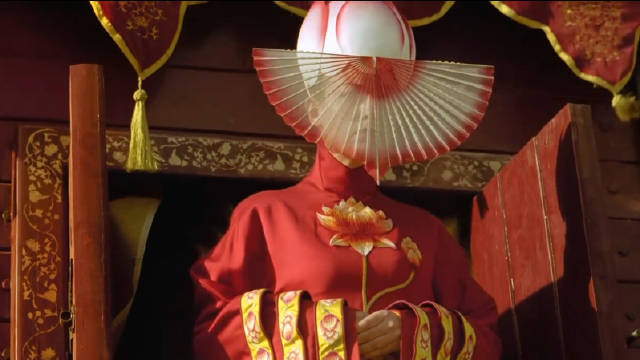 帧帧如画的绝美电影《坠入》场景、构图、色彩、故事……|活下去|跨年|结局|特技|小女孩_新浪新闻