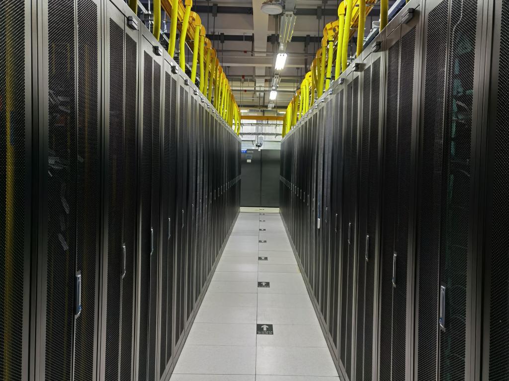 图为中国电信云计算贵州信息园的一处机房.新华社记者向定杰 摄