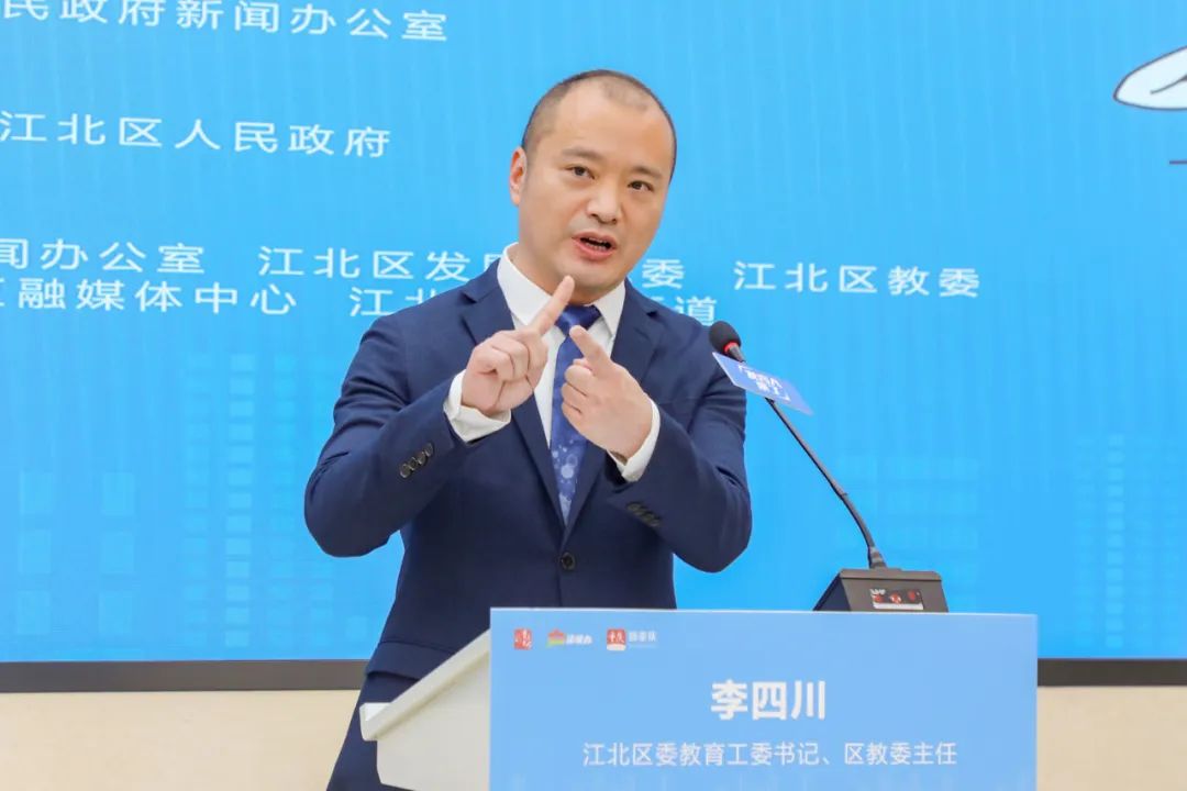 李四川回答市民提问&nbsp;&nbsp;邹乐 摄