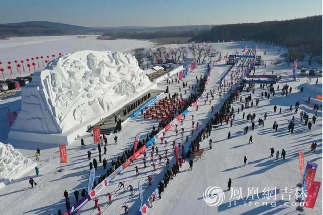 数百名中外滑雪运动员参与第二十一届中国长春净月潭瓦萨国际滑雪节。净月高新区党工委宣传部 供图