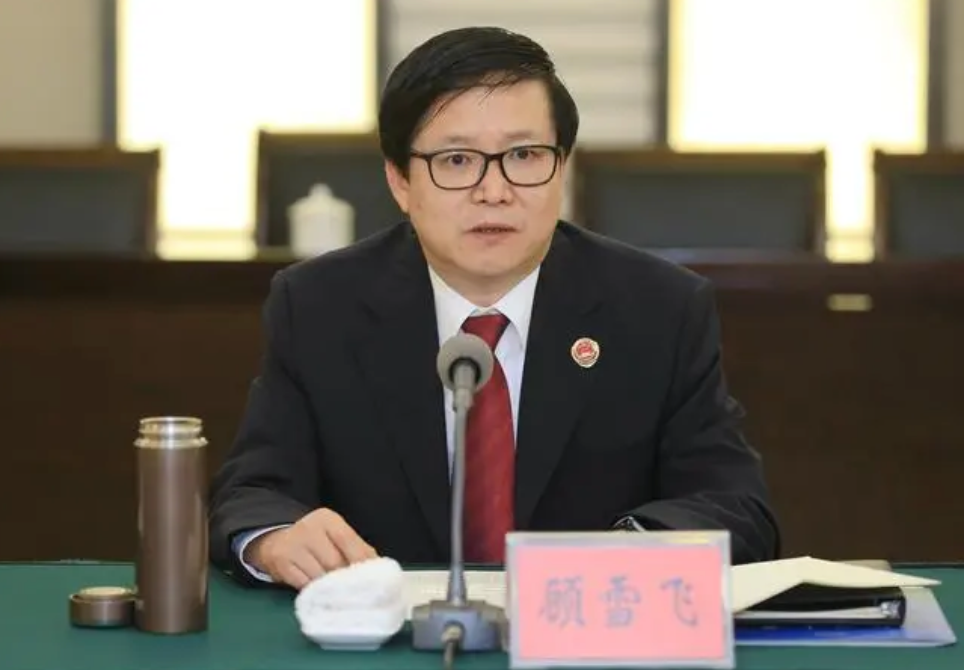 顾雪飞出生于1964年3月,曾在浙江省检察院系统工作多年,历任浙江省