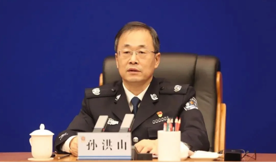 在这之前,他担任山西省副省长,省公安厅厅长.资料丨各地党报