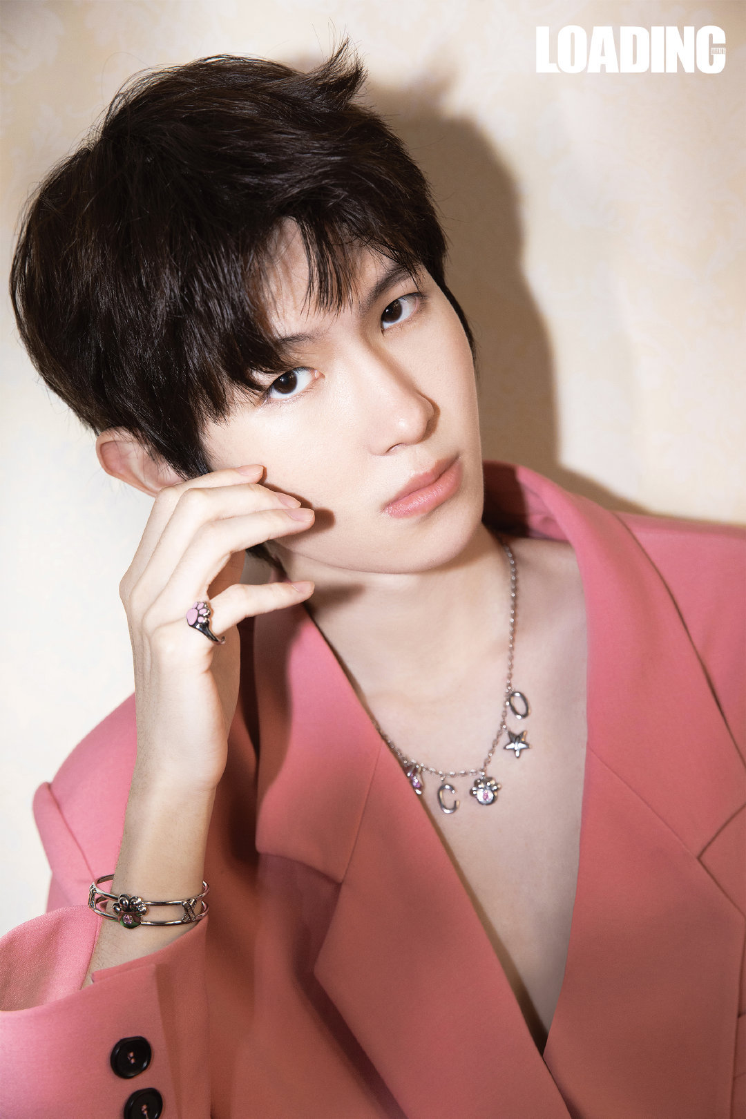 是和雪花嬉戏的小王子@ag一诺ovo 呀～ 冬日氛围感满满!