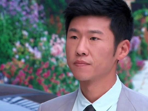 王骁:不愿沾染父母的名气,27岁转行当演员,今事业有成家庭幸福|王骁|梁冠华|王群_新浪新闻