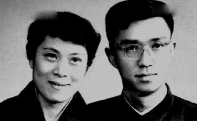 著名导演小儿子感染新冠去世！一门三子死别，悲情堪比电影……休闲区蓝鸢梦想 - Www.slyday.coM