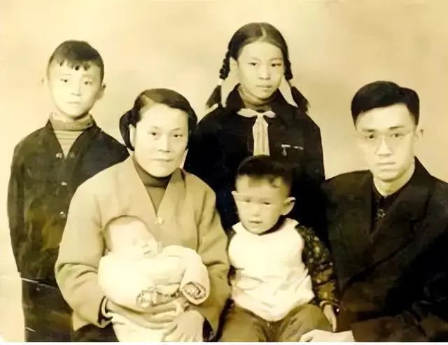 著名导演小儿子感染新冠去世！一门三子死别，悲情堪比电影……休闲区蓝鸢梦想 - Www.slyday.coM