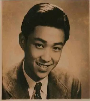 著名导演小儿子感染新冠去世！一门三子死别，悲情堪比电影……休闲区蓝鸢梦想 - Www.slyday.coM