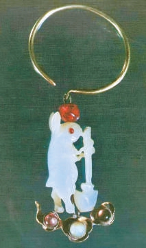 明代玉兔捣药耳坠