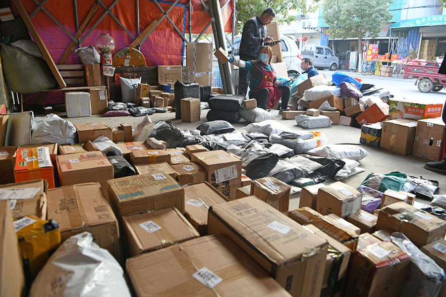 安徽淮南节前村里快递站爆棚