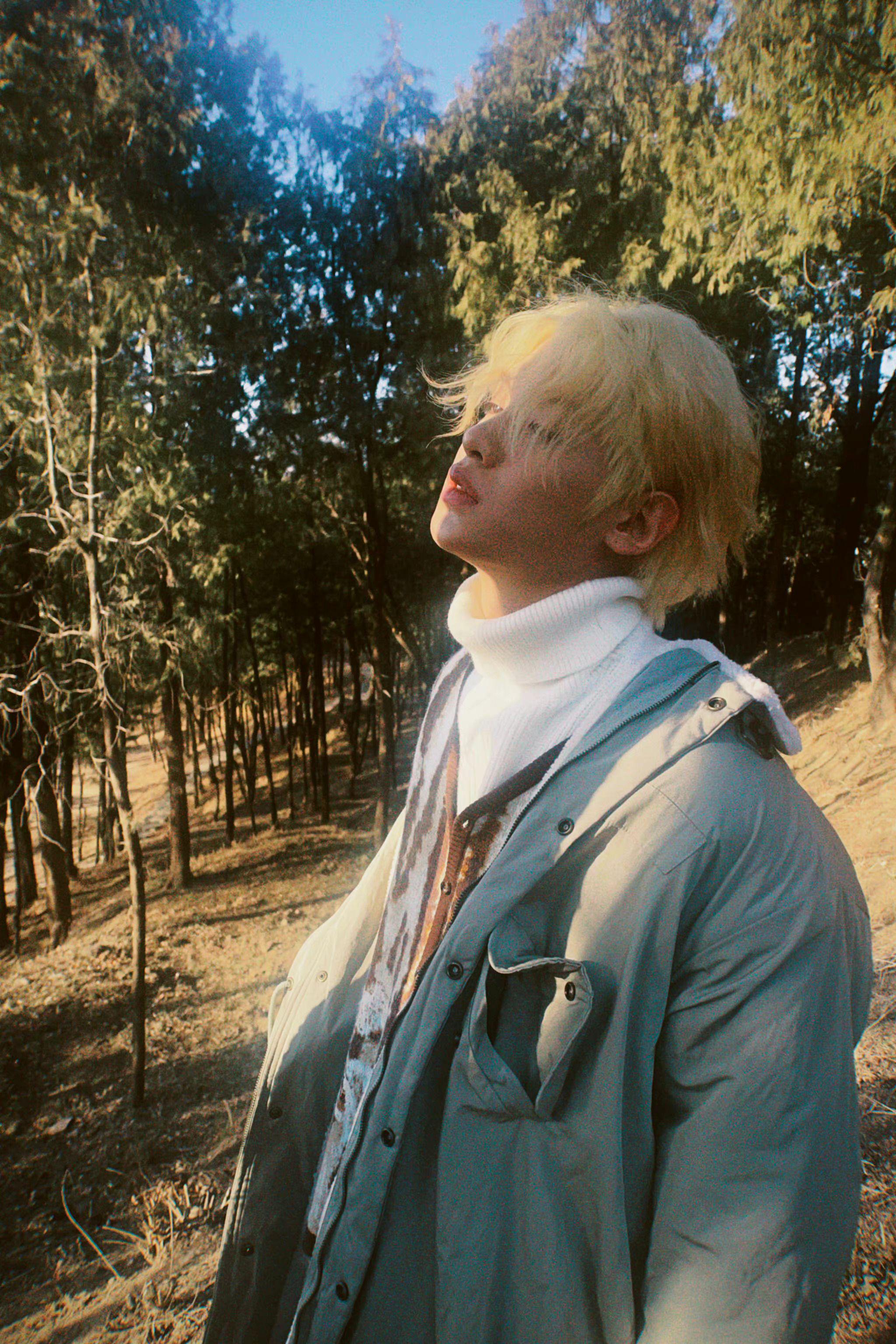 这个金发绝对是小王子没错啦|黄明昊|金发|暖冬_新浪新闻