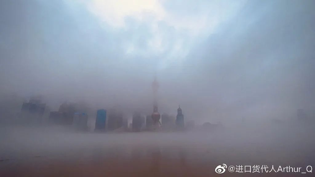 今天的外滩刷屏了！这不是仙境？有人说假得不真实休闲区蓝鸢梦想 - Www.slyday.coM