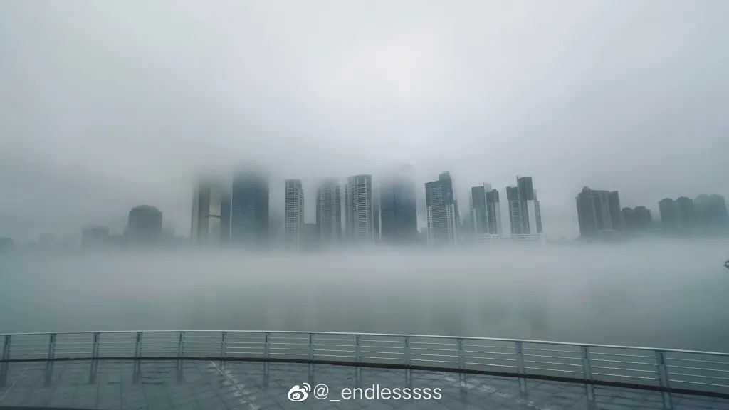 今天的外滩刷屏了！这不是仙境？有人说假得不真实休闲区蓝鸢梦想 - Www.slyday.coM