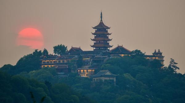 江苏南京,南通两市国有旅游景区向属地医务人员免费开放三年