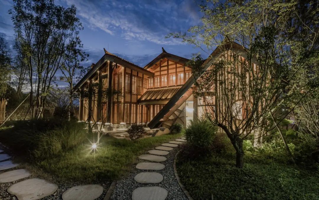 陌见山精品民宿另据成都旅游住宿业协会和携程集团联合发布的数据