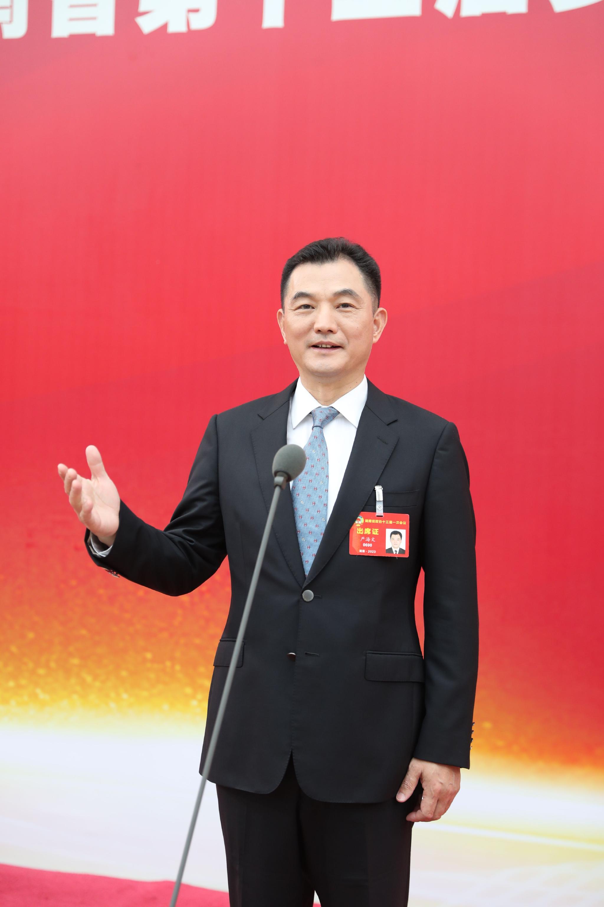 直击委员通道丨严海文澳门学子就读湖南高校数量逐年增