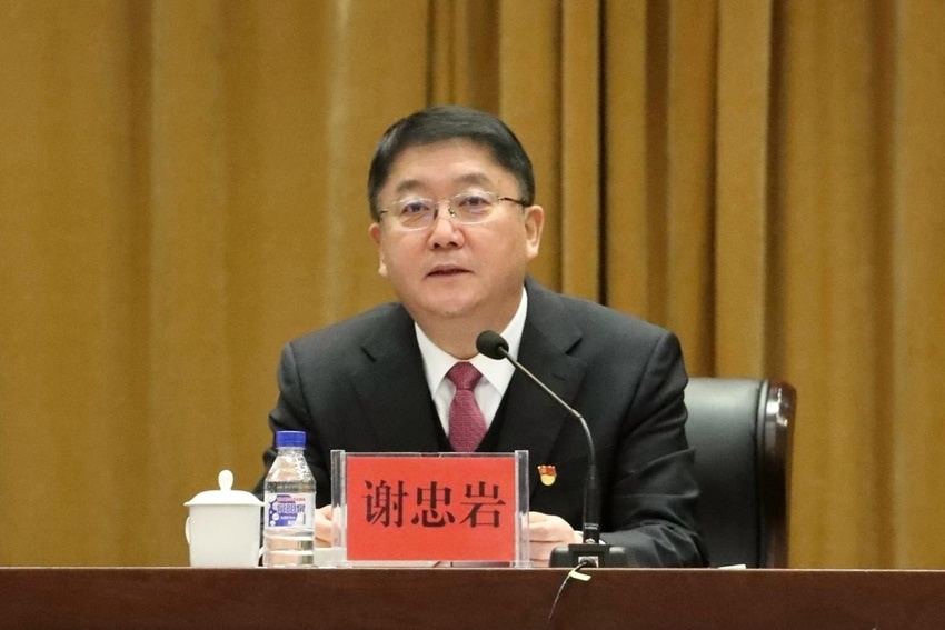 白山市委书记,长白山党工委书记谢忠岩在工作报告中回顾,2022年,全区