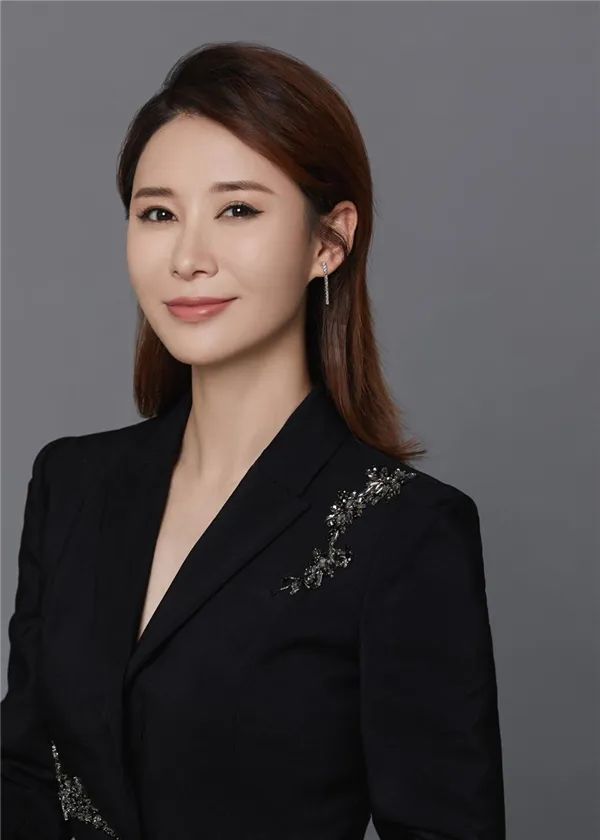 王柏文获奖感言:作为一个电视人,手中的奖杯无疑就是一种鞭策.