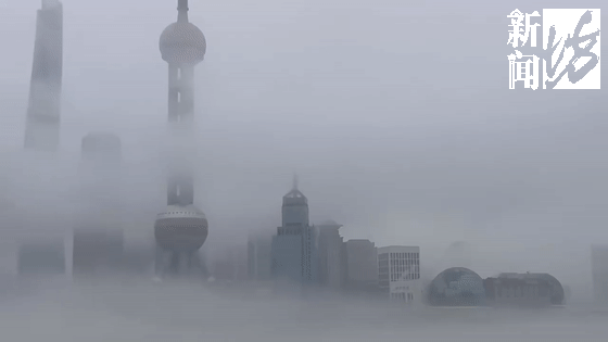 今天的外滩刷屏了！这不是仙境？有人说假得不真实休闲区蓝鸢梦想 - Www.slyday.coM