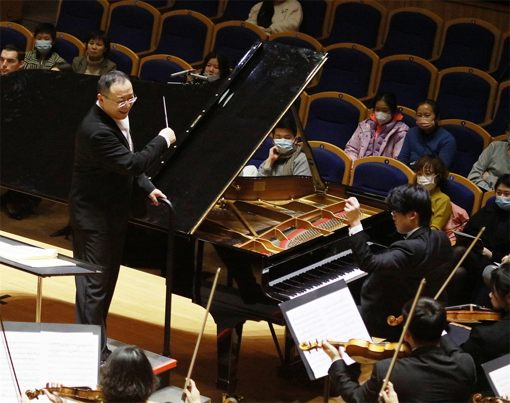 17岁钢琴家黄梓轩在京奏响拉威尔g大调钢琴协奏曲