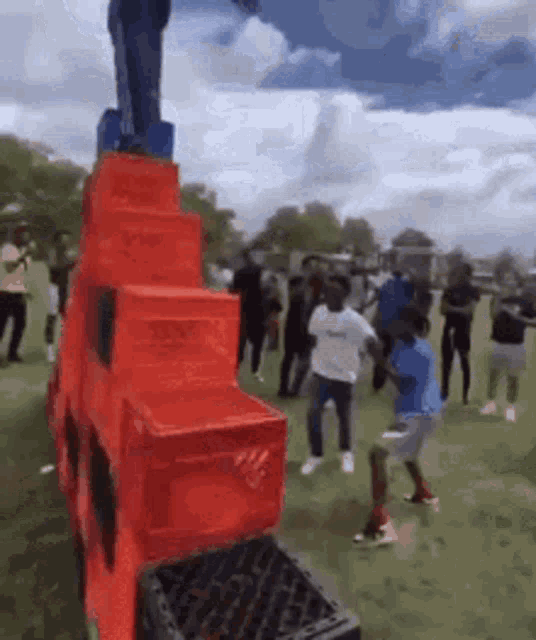 ▲挑战之一：牛奶箱挑战