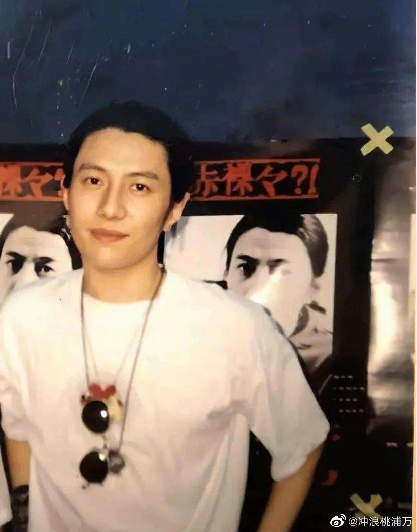 郑钧年轻时候这颜值放到现在都是男神级别啊|郑钧|男神|级别_新浪新闻