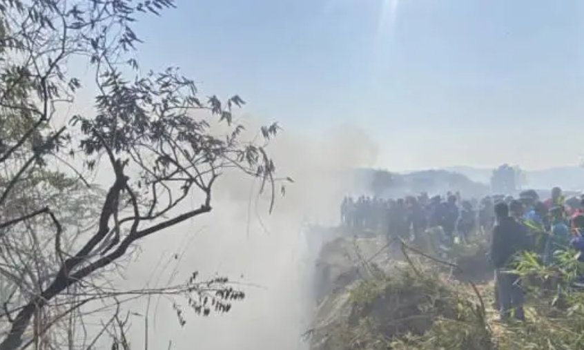 尼泊尔一客机坠毁机上载有68名乘客，救援队已乘坐直升飞机前往坠机现场休闲区蓝鸢梦想 - Www.slyday.coM