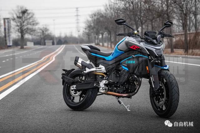 春风整了个大活儿抢先试驾800nk工程样车