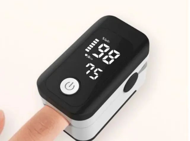 指甲式血氧仪怎么看指夹式mini血氧仪！无创无痛，8s速显，老人也好操作_https://www.jmylbn.com_新闻资讯_第4张