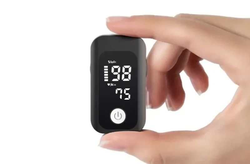 指甲式血氧仪怎么看指夹式mini血氧仪！无创无痛，8s速显，老人也好操作_https://www.jmylbn.com_新闻资讯_第5张
