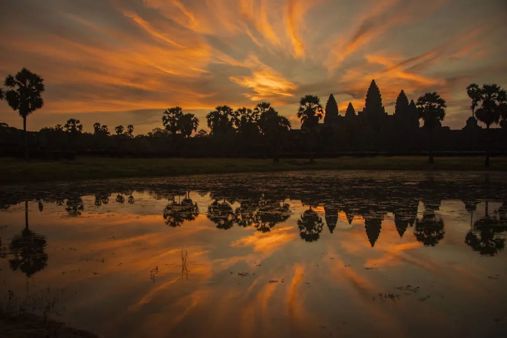这是2021年5月21日在柬埔寨暹粒拍摄的吴哥古迹日出。新华社发（柬埔寨吴哥古迹保护和管理机构供图）