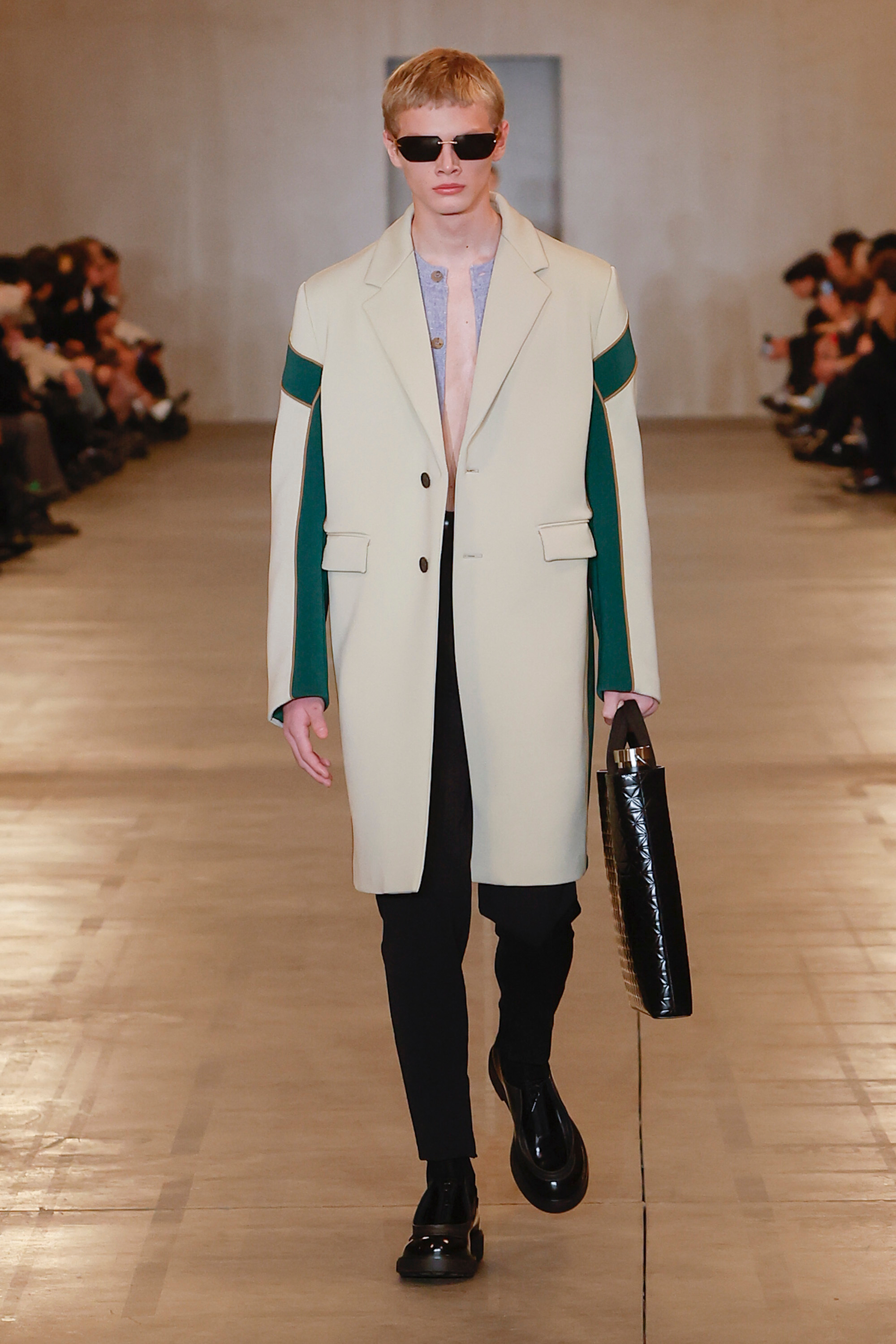 prada2023秋冬女装秀(prada2023秋冬)