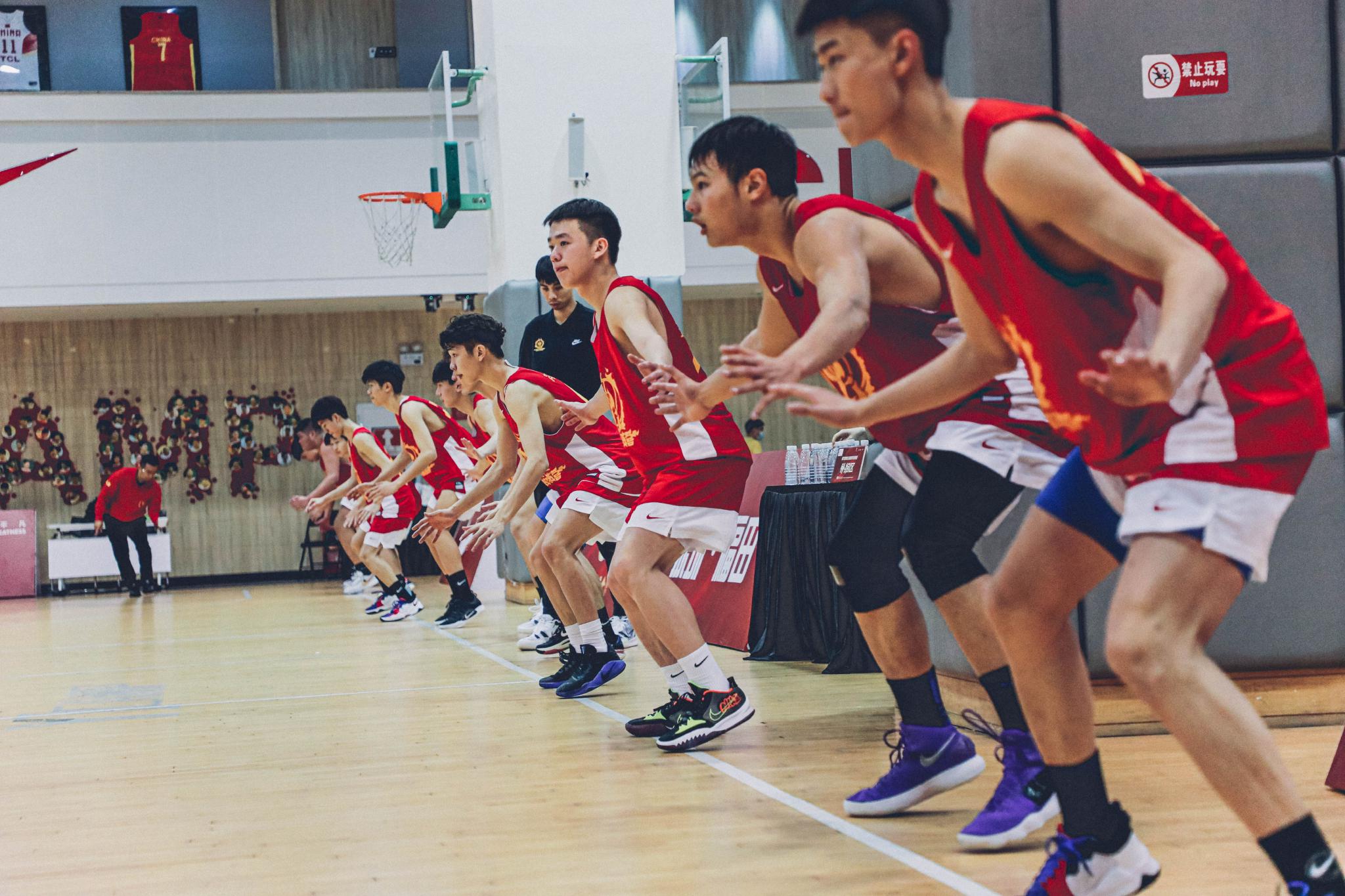 薪火阵营公益篮球训练营深圳落幕易建联:学以致用才能成就自己|阵营