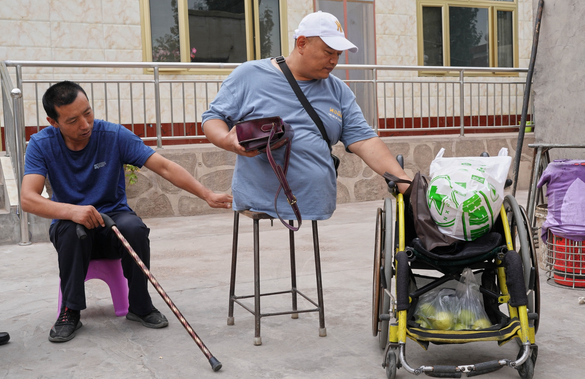 残疾人男,没收入,想要孩子,是不是找两头婚比较好?家里父母...