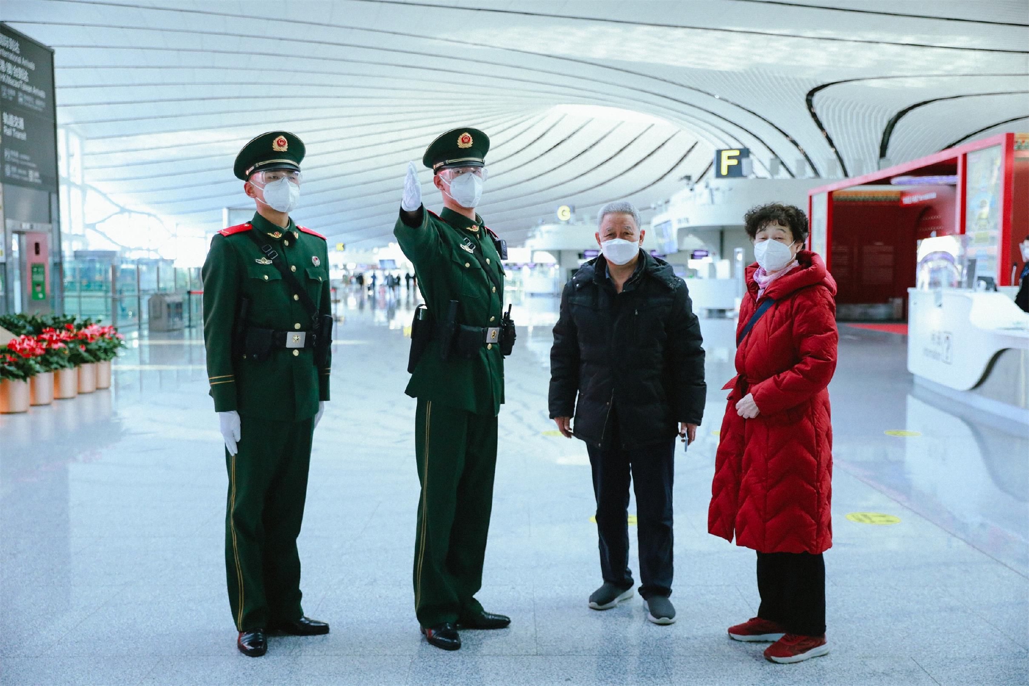 组图| 武警官兵驻守大兴机场 24小时守护归乡路__财经头条