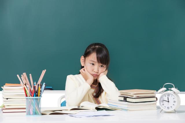 骨子里自卑的小孩，从小就有四个表现，希望你家孩子一个都没中休闲区蓝鸢梦想 - Www.slyday.coM