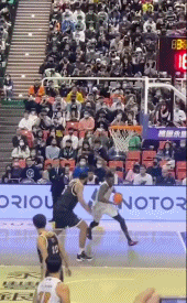 霍华德压根打不动布拉尔。