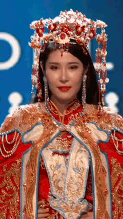 动图来自youtube@OfficialMissUniverse，版权属于原作者