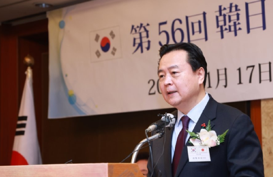 会上，韩国外交部第一次官赵贤东代读总统尹锡悦的贺词。 图自韩媒