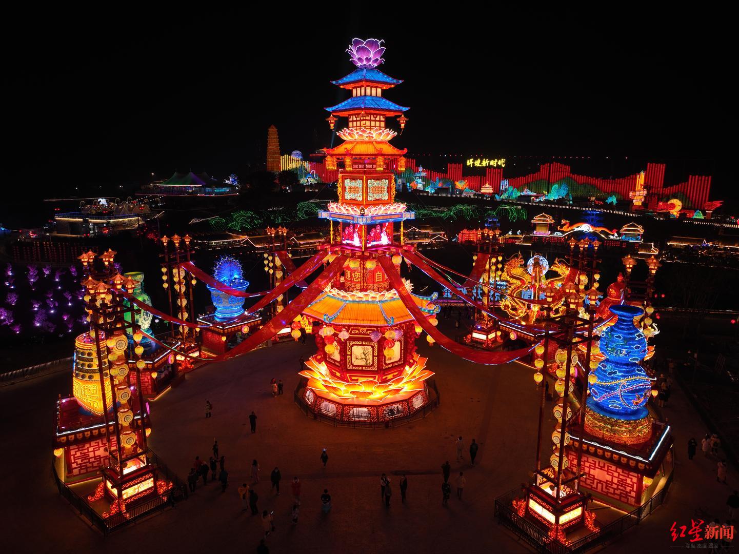 第29届自贡灯会今晚启幕:26米高的最大萌兔,历届"灯王"闪亮登场|自贡