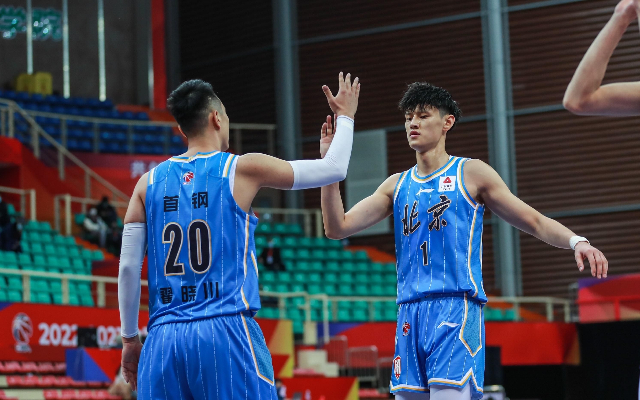 北京首钢本赛季二度输给目前积分榜倒数第2的福建队,比分为88比103