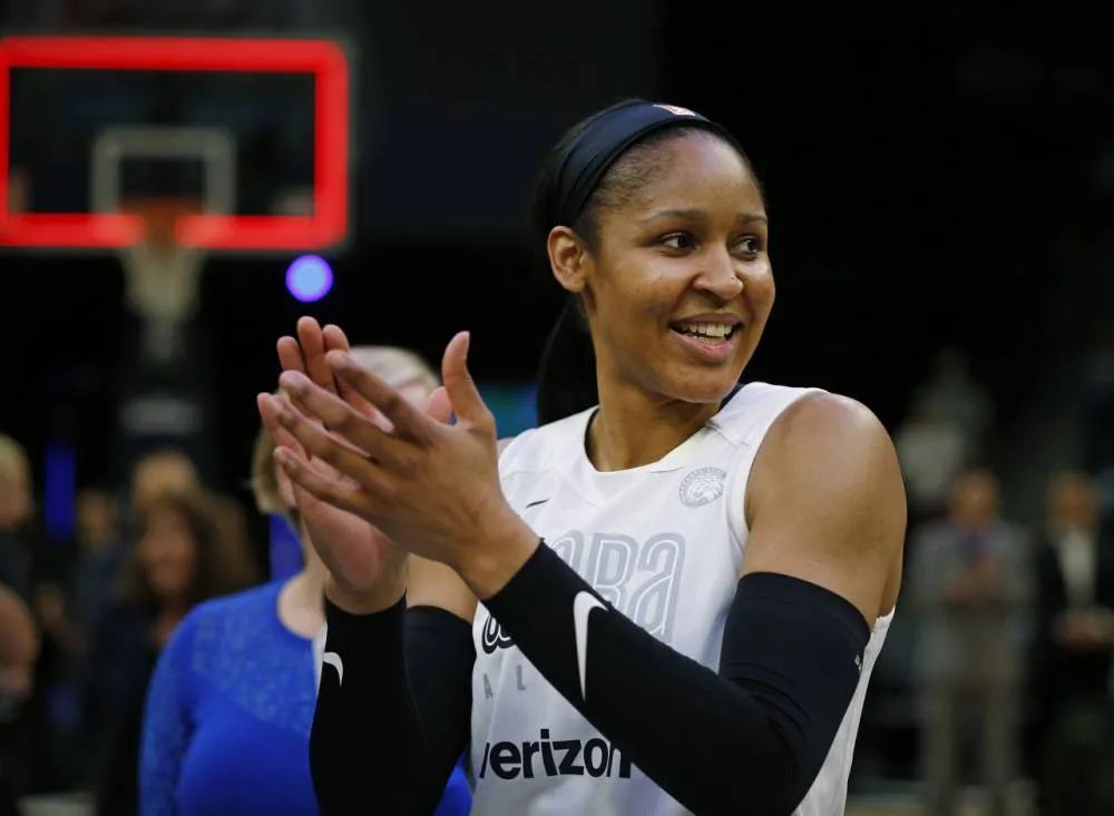 玛雅-摩尔退役,为了爱人放弃篮球的女乔丹|玛雅|玛雅-摩尔|wnba_新浪