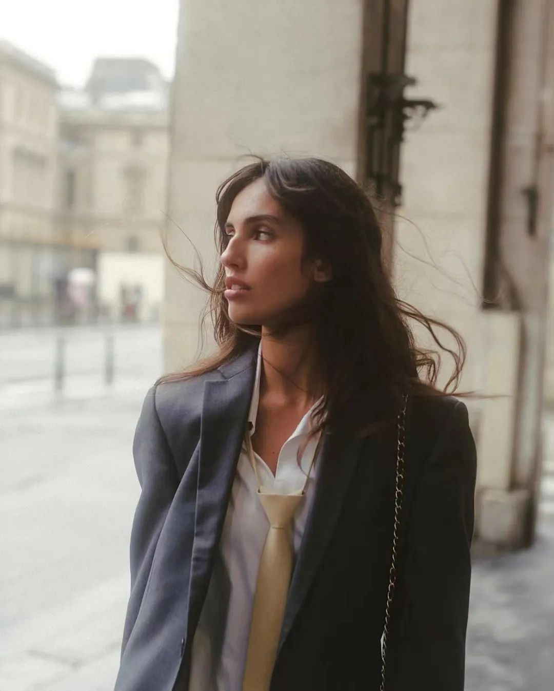 但我们今天推荐的却是位很有风情的法国女人:laura bensadoun.