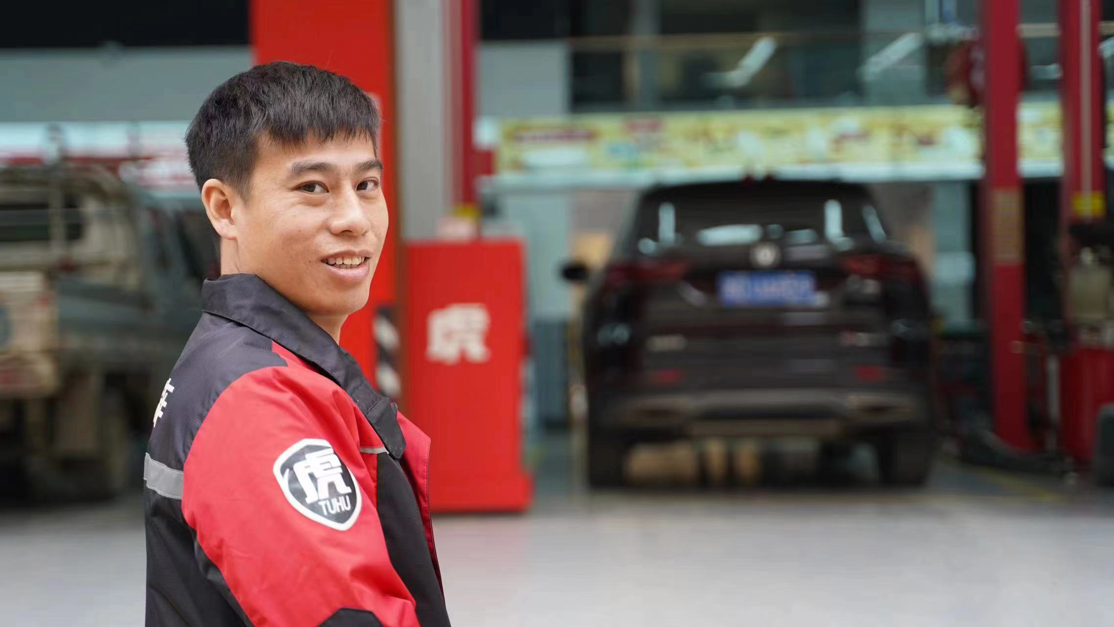 为你亮起一盏灯,记录"春节不打烊"背后的途虎技师故事|途虎养车|途虎