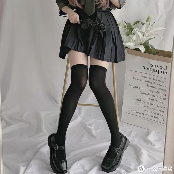 黑丝VS白丝,你喜欢哪个?