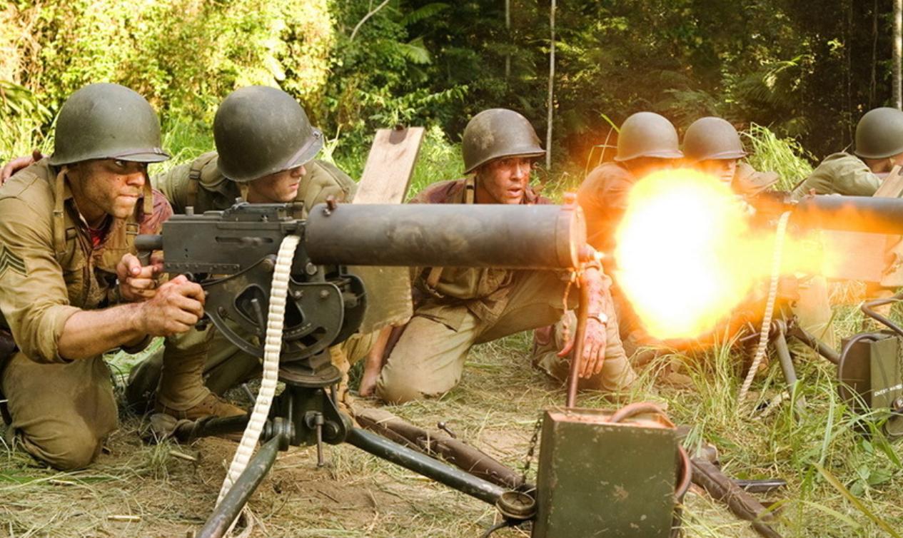 二战影像日本兵想用刺刀肉搏美军直接架起机枪扫射