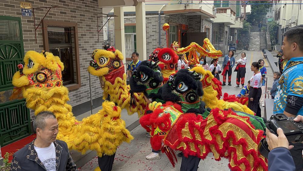 民间醒狮“舞”出精彩，横琴莲花社区花式迎新年
